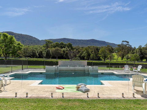 Cowley House - Stunning Entertainer, Views, Pool - Darwin Holiday 2