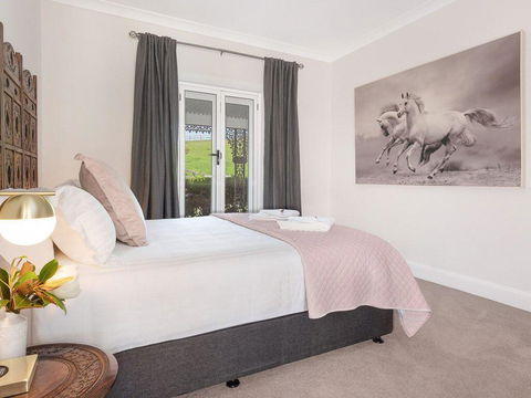 Cowley House - Stunning Entertainer, Views, Pool - Darwin Holiday 3