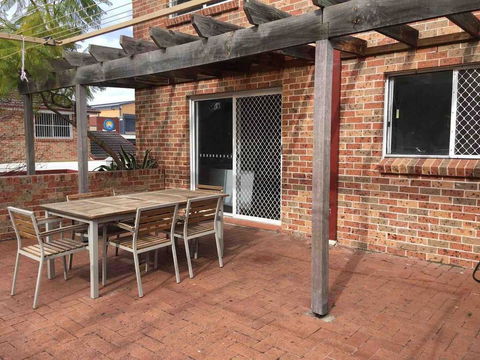 Cozy 3BR Townhouse In Liverpool CBD With Parking - Darwin Holiday 1