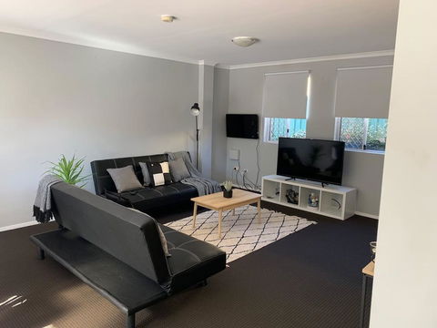 Cozy 3BR Townhouse In Liverpool CBD With Parking - Darwin Holiday 0
