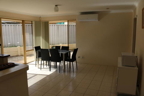 Cozy Stay @ Purser Cove Near University, Hospital & Transport - Darwin Holiday 2
