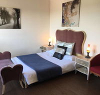 CozyStudioUnit in BeverlyHills Train Accessible - Darwin Holiday