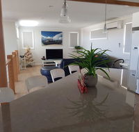 Cozzys Condo Luxury Beach House - Darwin Holiday