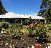 Crabapple Lane - Darwin Holiday