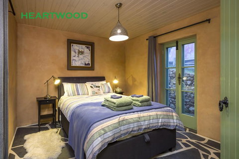 Crafers Cottages - Darwin Holiday 2