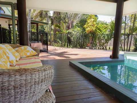 Crazy About Cairns Resort Living - 6 Bedrooms - Darwin Holiday 2
