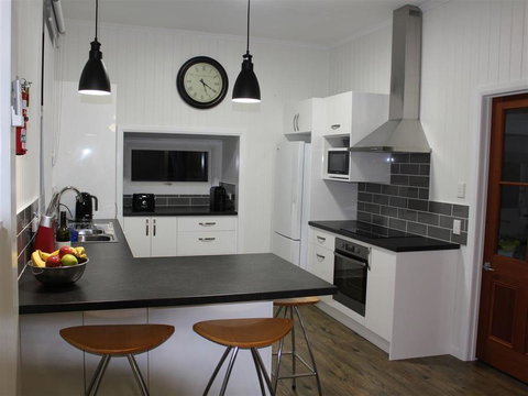 Creekview Cottage - 70 Lock Street - Darwin Holiday 1