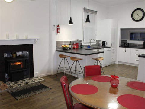 Creekview Cottage - 70 Lock Street - Darwin Holiday 2