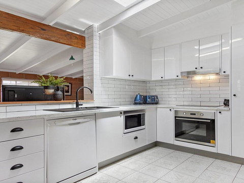 Cudgee - Quaint Cottage With Separate Cabin - Darwin Holiday 2