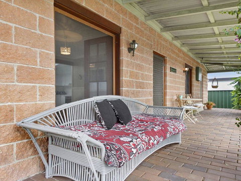 Cudgee - Quaint Cottage With Separate Cabin - Darwin Holiday 0
