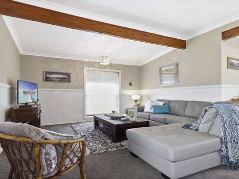 Cudgee - Quaint Cottage With Separate Cabin - Darwin Holiday 1