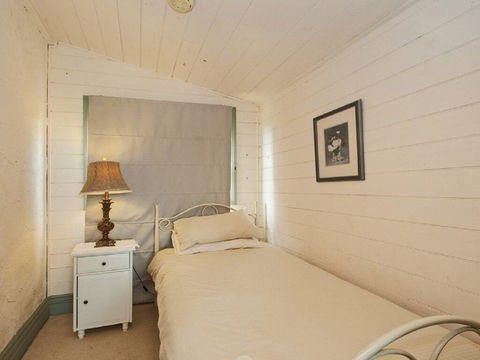 Culburra Cottage - Charming Country Style Cottage - Darwin Holiday 3