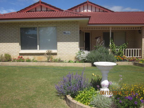 Cusack's Of Albany - Darwin Holiday 0