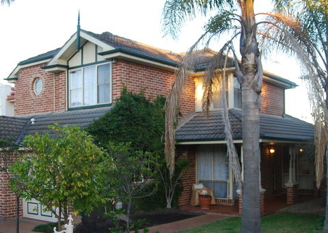 Cutmore Cottages - Highclaire House - Darwin Holiday 0