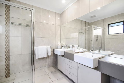 Cypress Townhouse 17 - Suite - Darwin Holiday 1