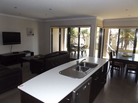 Cypress Water Front Apartments - Darwin Holiday 1