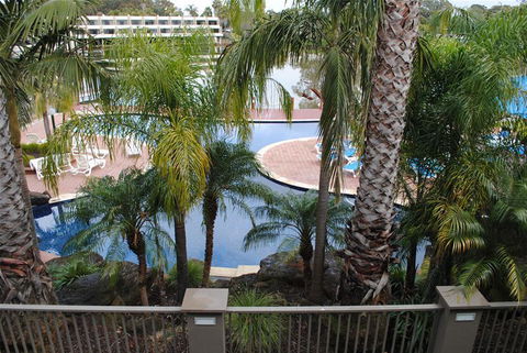 Cypress Waterfront Spa Apartment - Darwin Holiday 1