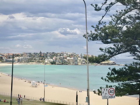 D'Luxe Designer Den Bondi-Ocean View Apartment - Darwin Holiday 1