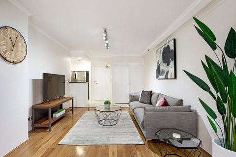Darlinghurst One Bedroom Modern Self-Contained Apartment With Parking - Easy Access To Sydney CBD (45 PEL) - Darwin Holiday 1