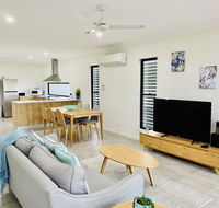 DAYDREAMING Airlie Beach Water views  only 200m to boardwalk. - Darwin Holiday