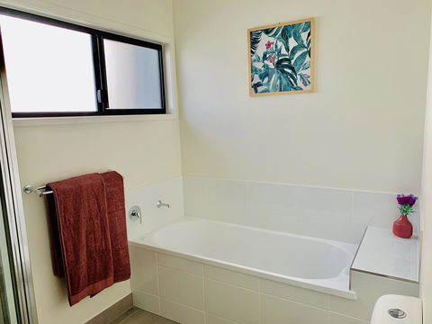 DAYDREAMING Airlie Beach, Water Views & Only 200m To Boardwalk. - Darwin Holiday 3