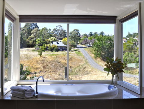Daylesford Spa Villa One - Darwin Holiday 2