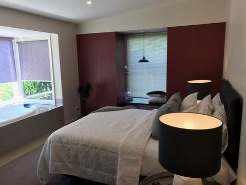 Daylesford Spa Villa One - Darwin Holiday 1