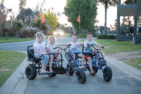 DC On The Lake - Darwin Holiday 2