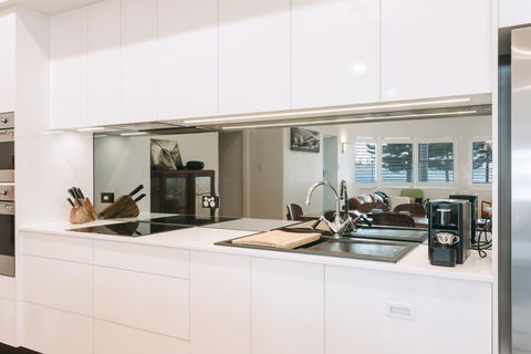 Deco Beach Luxury Apartments - Darwin Holiday 2