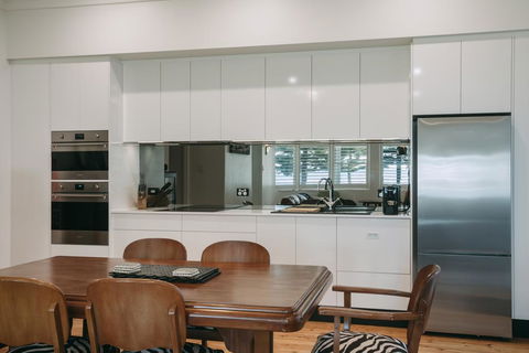 Deco Beach Luxury Apartments - Darwin Holiday 3