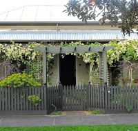 Delightful Cottage - Darwin Holiday