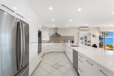 Delphini 1 - Salamander Bay - Darwin Holiday 2