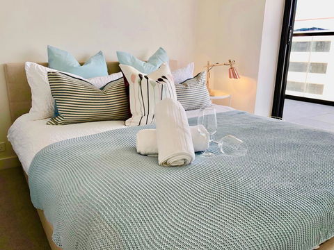 Deluxe And Brand New Lakeside Apartment - Darwin Holiday 1