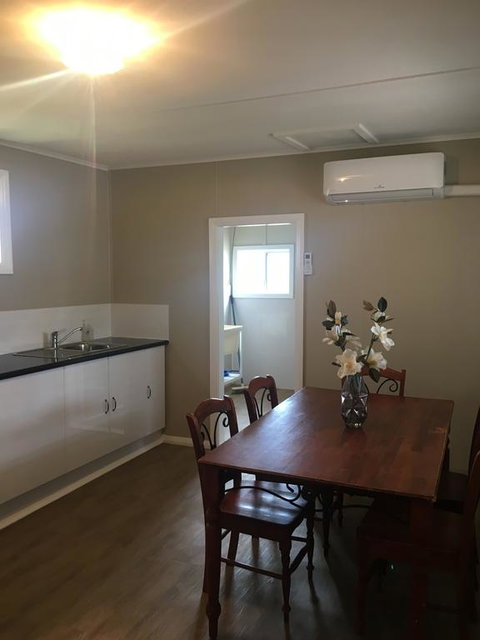 Desert Flower Cottages On Wolfram St - Darwin Holiday 3