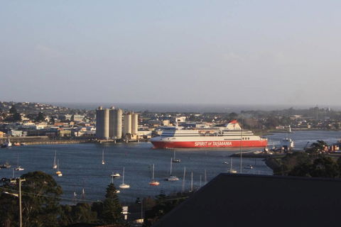 DevonPORT VIEWS!!! - Darwin Holiday 0