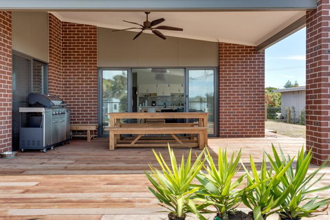 Diamond Bay Beach House: Brand New - Darwin Holiday 1