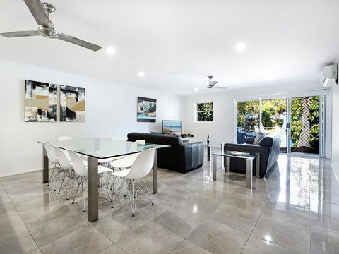 Diamond Beach 3 Bedroom Poolside Apartment - Darwin Holiday 0