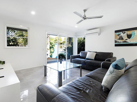 Diamond Beach 3 Bedroom Poolside Apartment - Darwin Holiday 3