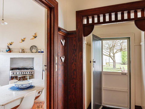 Dingle On Barclay - Darwin Holiday 3