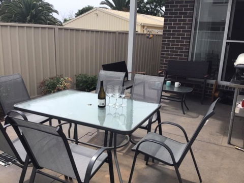 Discover Warilla - Bright And Airy Townhouse Near The Beach And Lake - Darwin Holiday 2