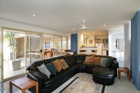 Dolphin 3 Bedroom House By Shoalwater Executive Homes - Darwin Holiday 0