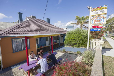 Dolphin Retreat Bunbury YHA - Darwin Holiday 1