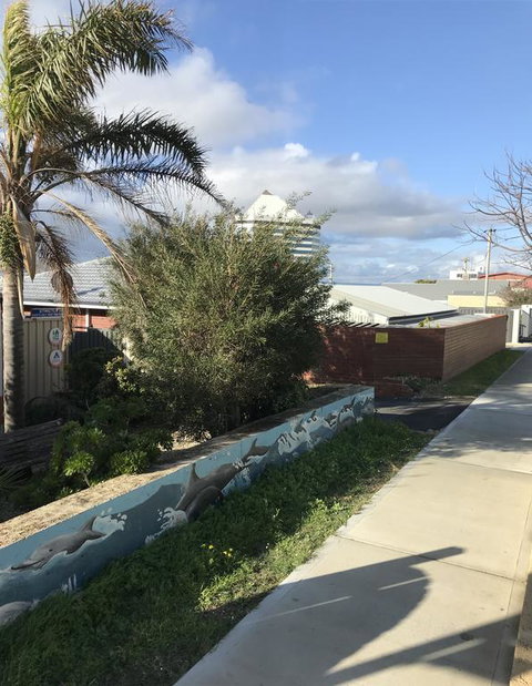 Dolphin Retreat Bunbury YHA - Darwin Holiday 3