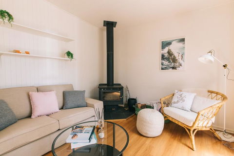 DOVESTONES BY THE SEA - INVERLOCH - Darwin Holiday 0