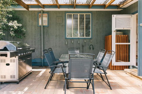 DOVESTONES BY THE SEA - INVERLOCH - Darwin Holiday 1