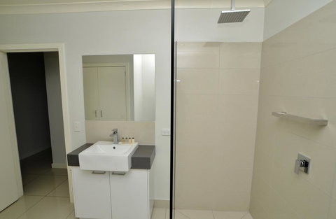 Doze On Green - Darwin Holiday 3