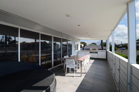 Dream Catcher Beach House - Shellharbour - Darwin Holiday 1