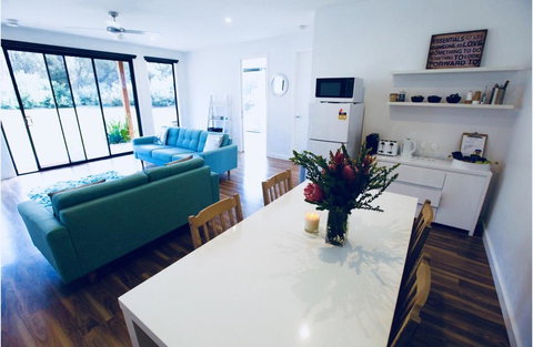 Driftaway On Dundas - Darwin Holiday 1