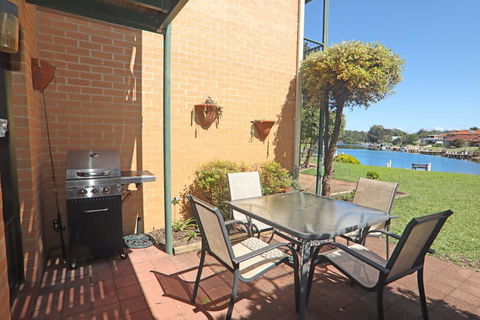 Driftwood - Darwin Holiday 0