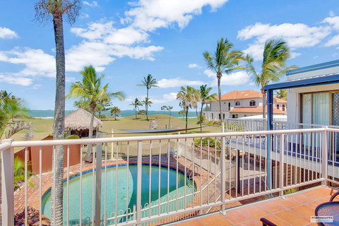 Driftwood On The Beach - Darwin Holiday 0